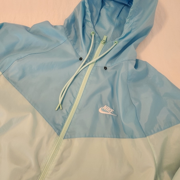 Nike Essentials Windrunner Windbreaker Jacket Mint Foam/Blue Chill DA0001-379 - Picture 12 of 15